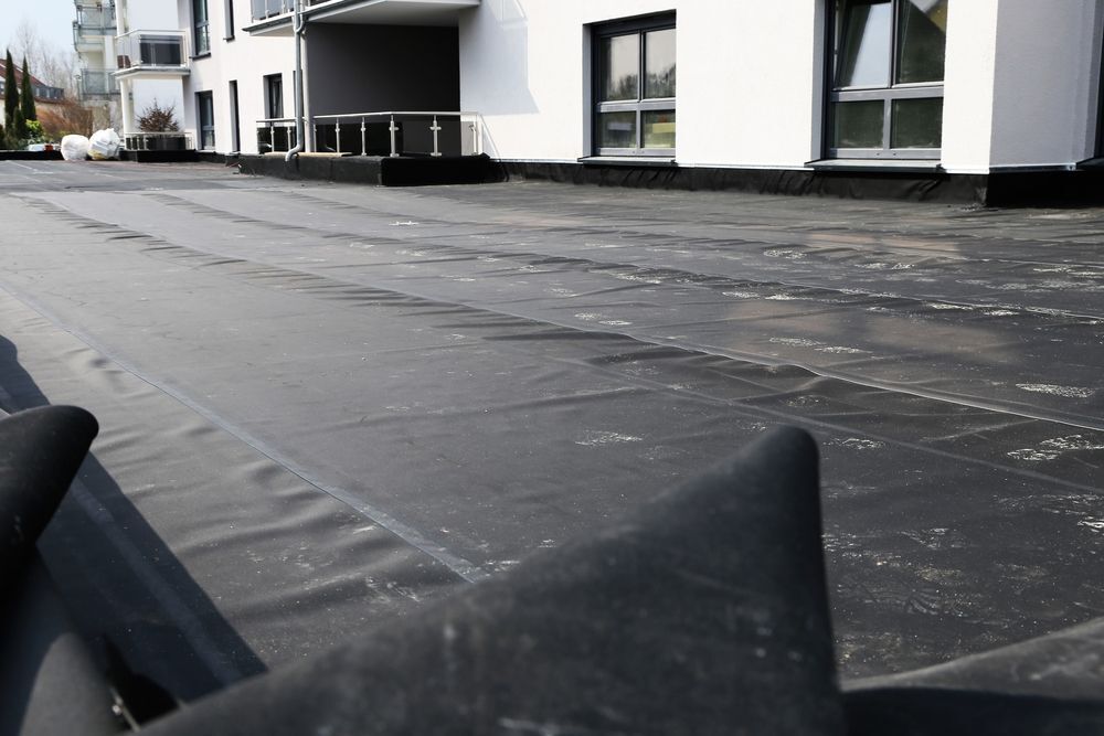 Plat dak dat met EPDM wordt bekleed